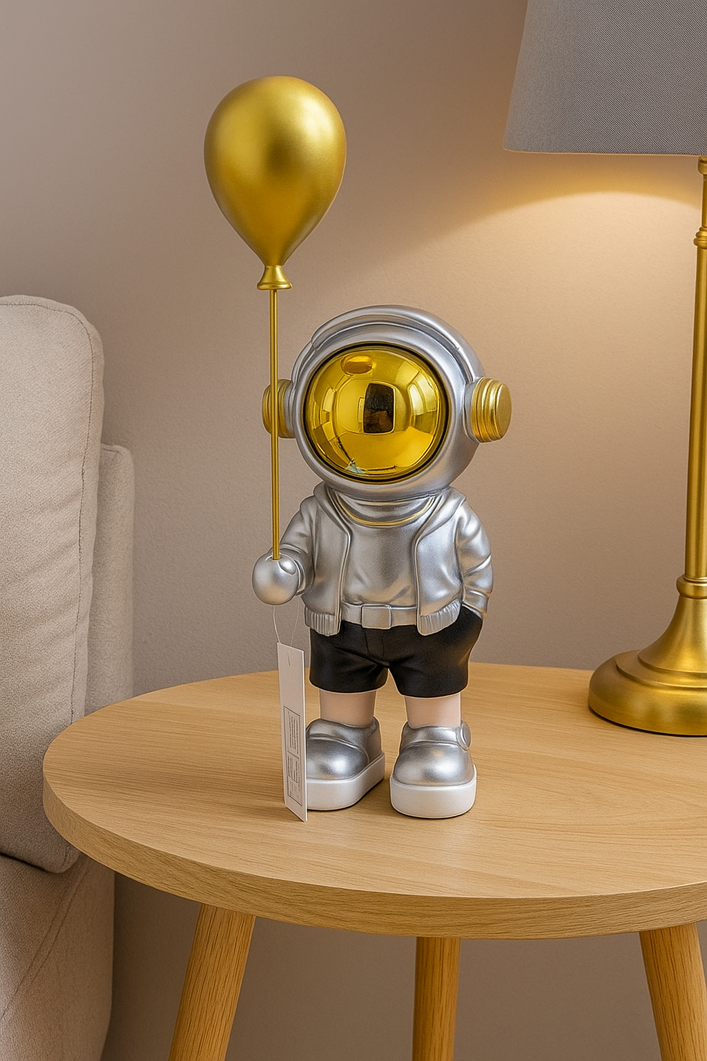 Astronaut Figurine with Golden Balloon â Luxury Modern Home DĂ©cor Statue