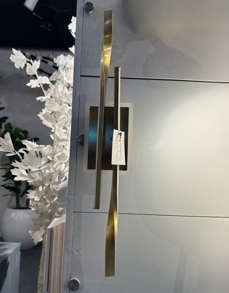 Sleek Louvered LED Outdoor Wall Sconce | Modern Downlight