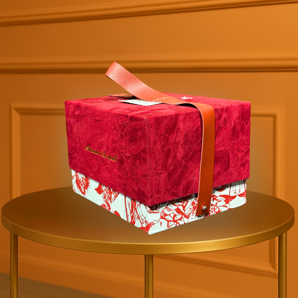 "Amour Éternel" Luxury Gift Box - Textured Top & Golden Floral Base with Strap Handle