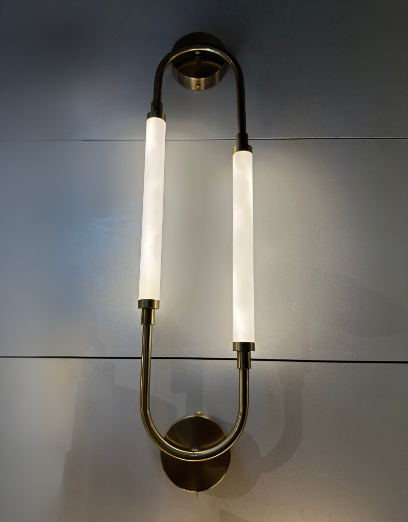 Vintage-Inspired Linear LED Wall Light | Elegant Vertical Sconce