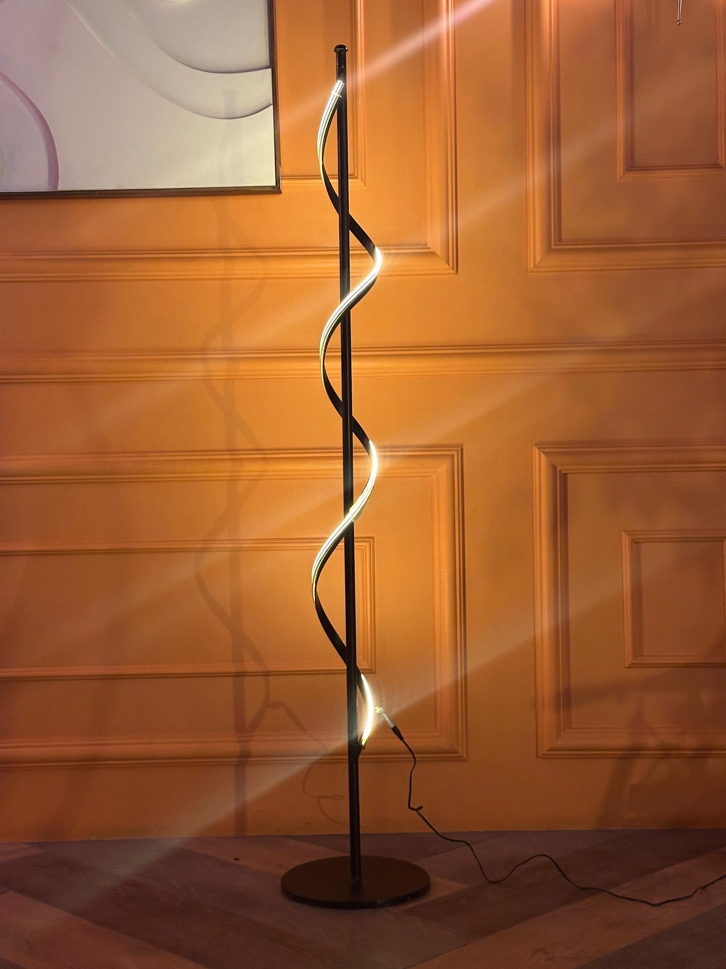Modern Black Spiral LED Floor Lamp - Contemporary Ambient Lighting