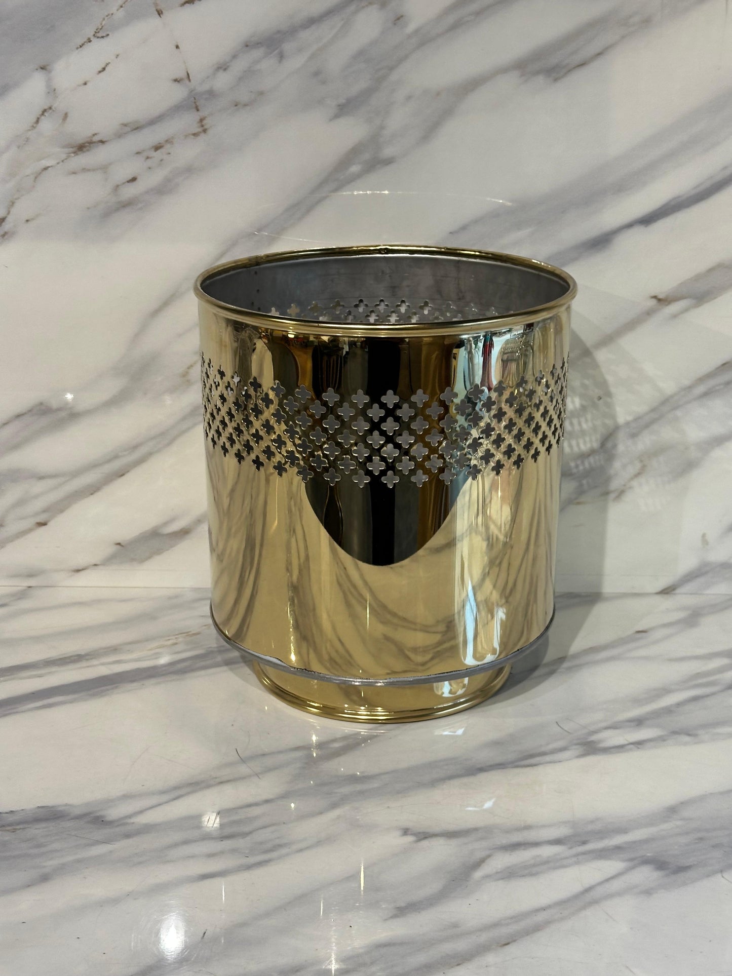 Chic Gold Ribbed Metal Planter | Modern Decorative Pot